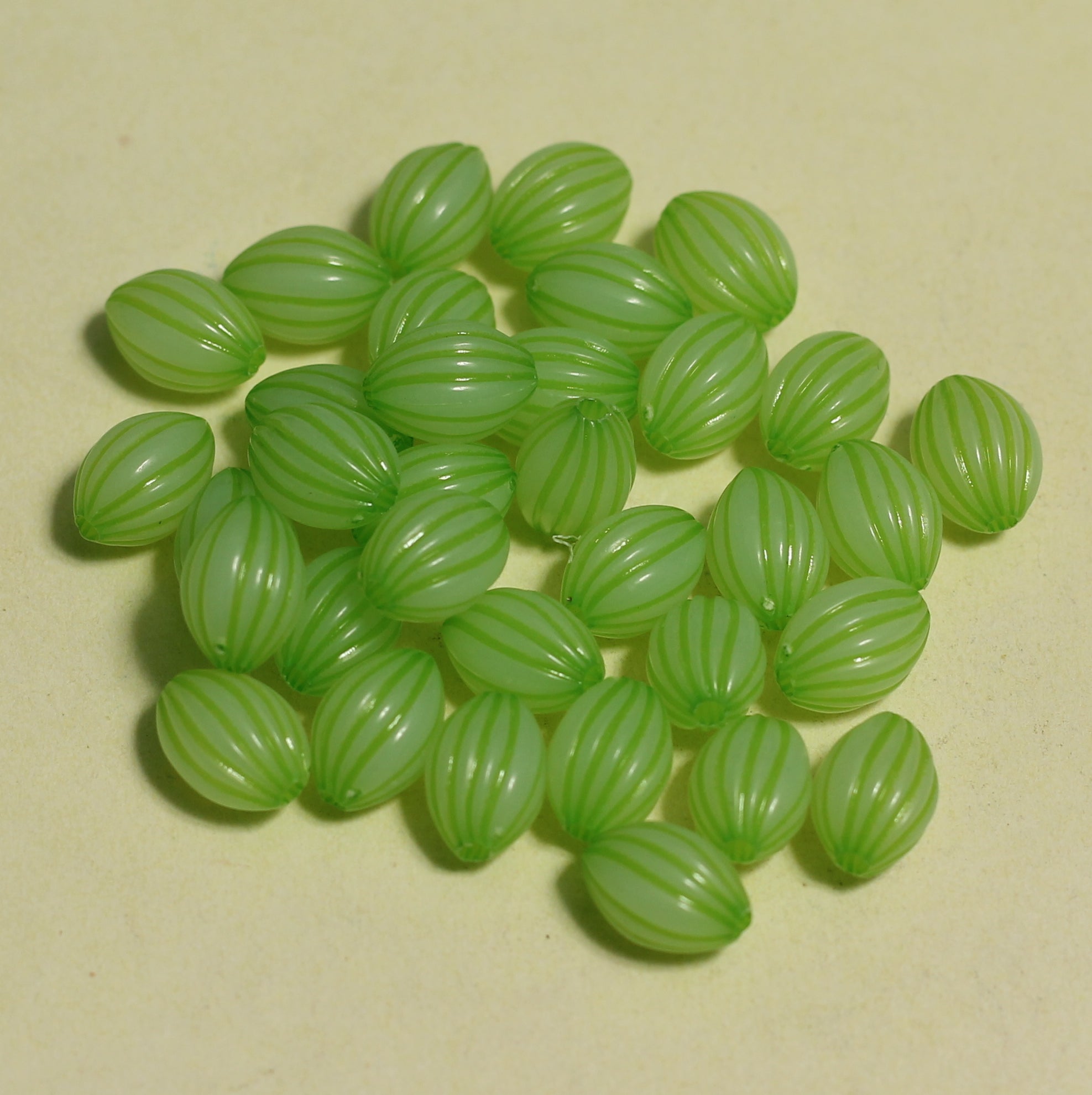 10x8mm Acrylic Beads Oval Parrot Green