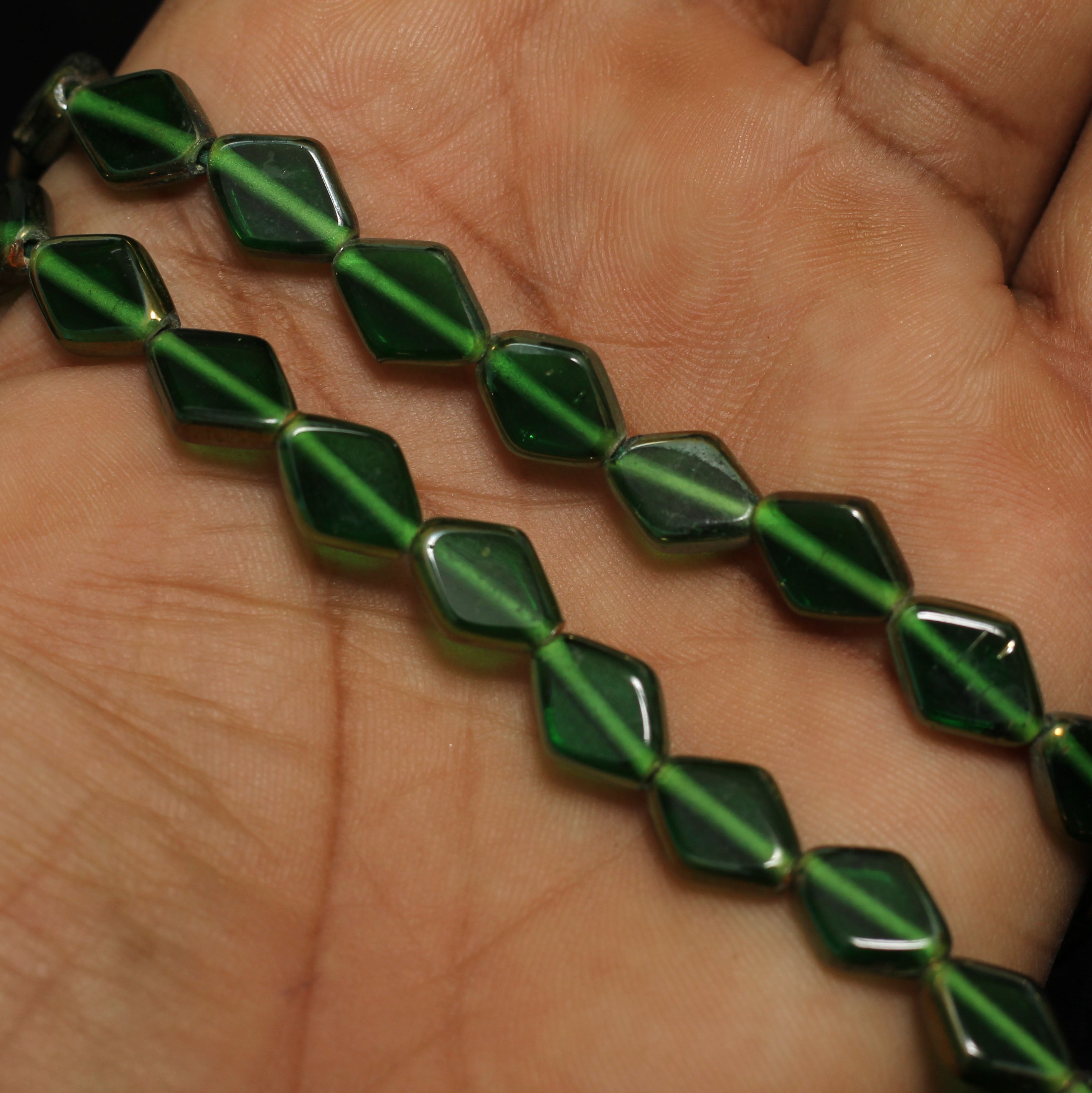 1 String 11X8mm Window Metallic Lining Flat Diamond Beads Green