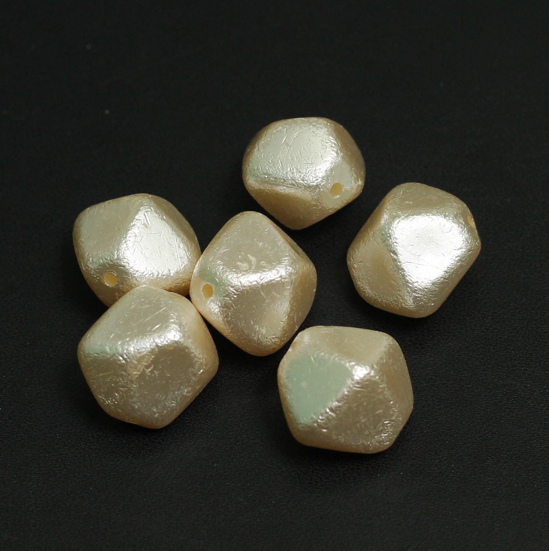 20 Pcs, 17x19mm Off White Pearl Coated Acrylic Beads_acpb-200_3